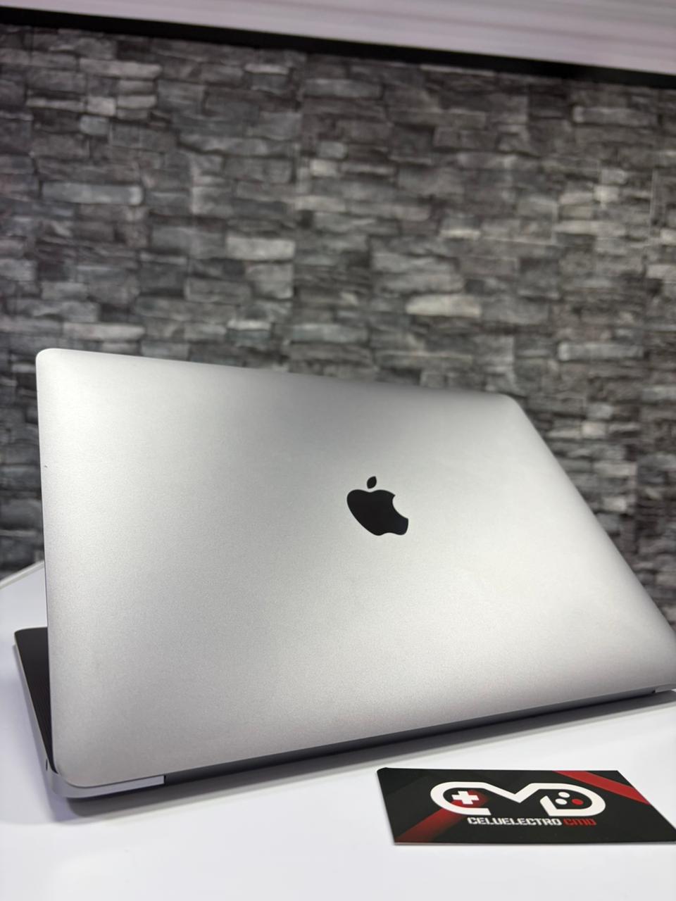 MacBook Air / 256GB / 8 RAM / 13 Pulgadas / Intel Core i3 de 2 núcleos / 2020 /Buen estado - Imagen 4