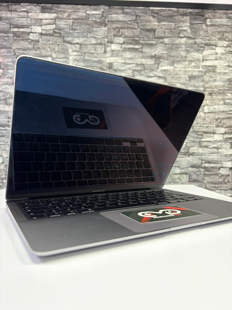 MacBook Air / 256GB / 8 RAM / 13 Pulgadas / Intel Core i3 de 2 núcleos / 2020 /Buen estado