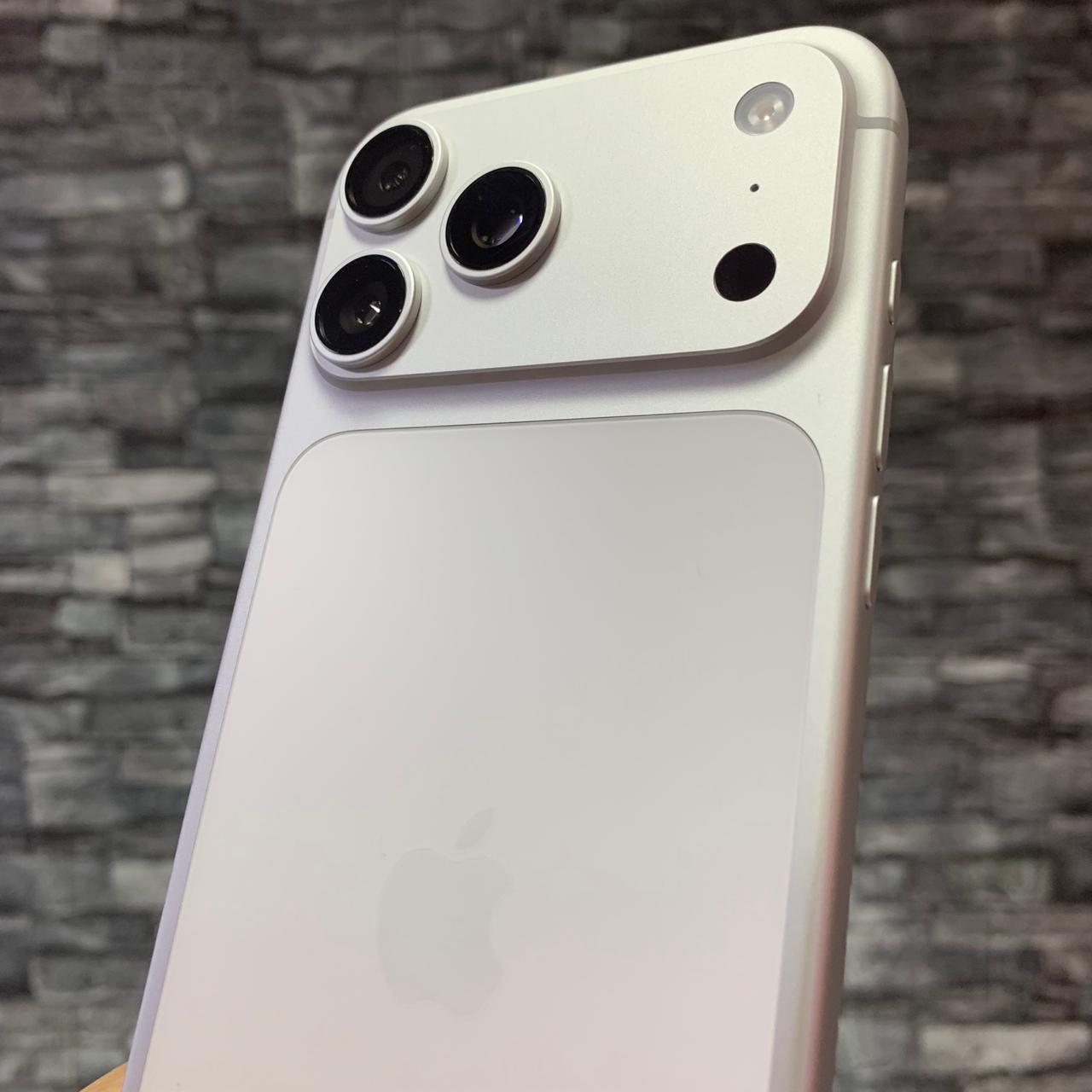 iPhone 17 Pro Max / Seminuevo - Imagen 12