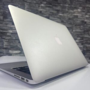MacBook Air 2017 13” / Intel Core i5 de 2 núcleos / 256GB / 8 RAM