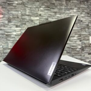 Lenovo ThinkPad P16s 3ra Gen/ 1TB / 32GB
